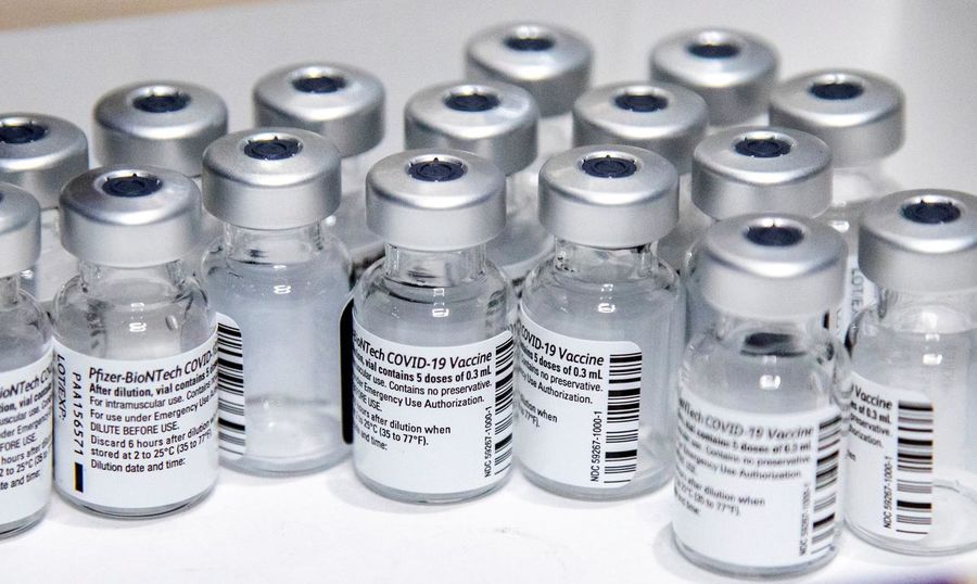 Center 2021 05 06t110517z 1 lynxmpeh450k5 rtroptp 4 saude covid pfizer atletas