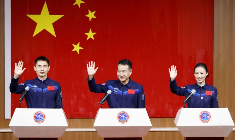 Center 2021 10 14t154927z 1 lynxmpeh9d13v rtroptp 4 space exploration china shenzhou