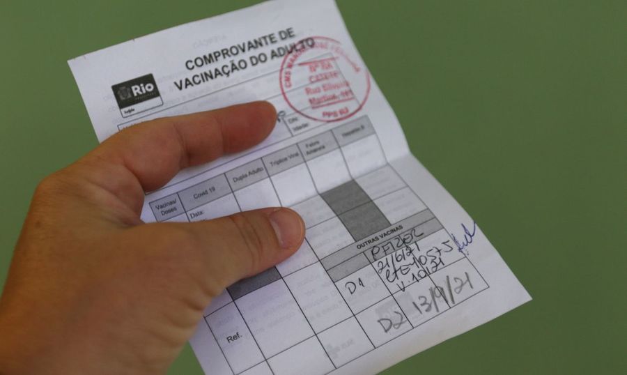 Center comprovante de vacinacao contra a covid 19 no municipio do rio de janeiro com a vacina da pfizer.050720211235