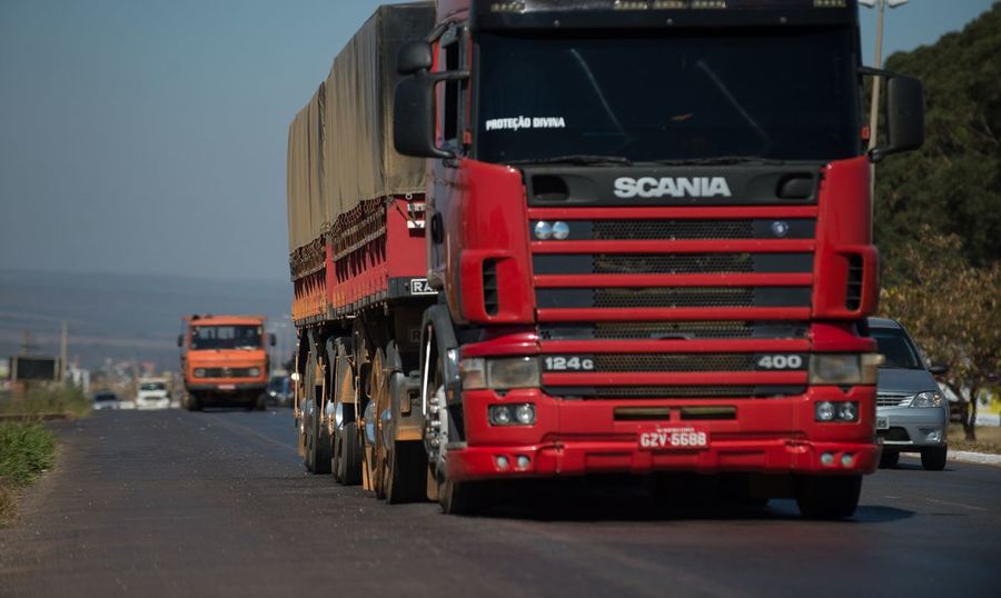 Center caminhoes transporte de cargas010720143046
