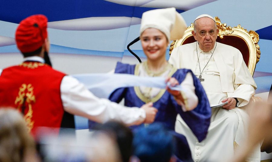 Center 2021 12 06t081805z 1611443971 rc2v8r9eriy6 rtrmadp 3 pope greece