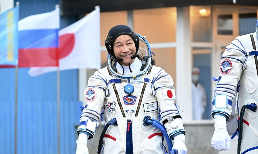 Center 2021 12 08t000000z 35136370 mt1kyodo000l4texy rtrmadp 3 space flight by japanese entrepreneur maezawa