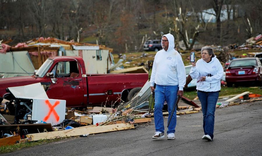 Center 2021 12 11t153602z 1 lynxmpehba062 rtroptp 4 usa weather tornadoes