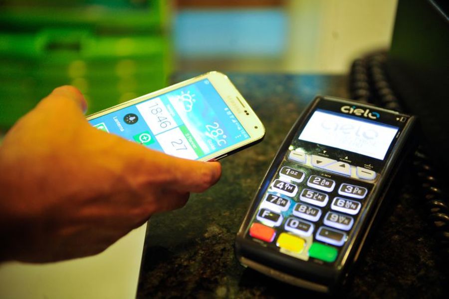 Center smartphone 0