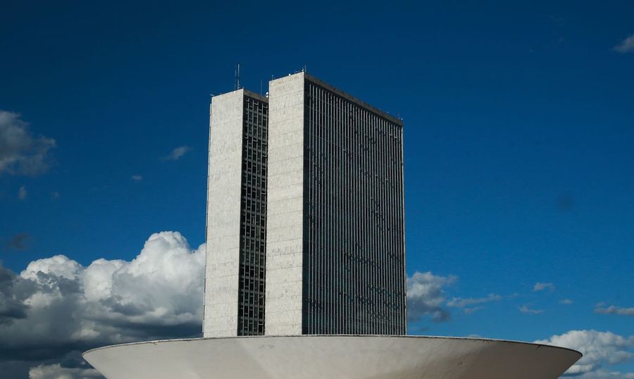 Center monumentos brasilia cupula plenario da camara dos deputados3103201340