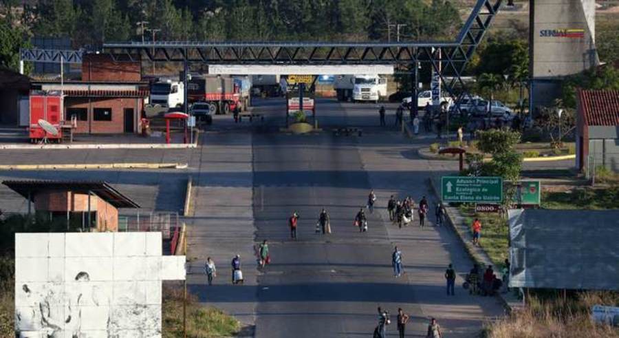 Center exodo de venezuelanos na fronteira com o brasil 22022019161354278