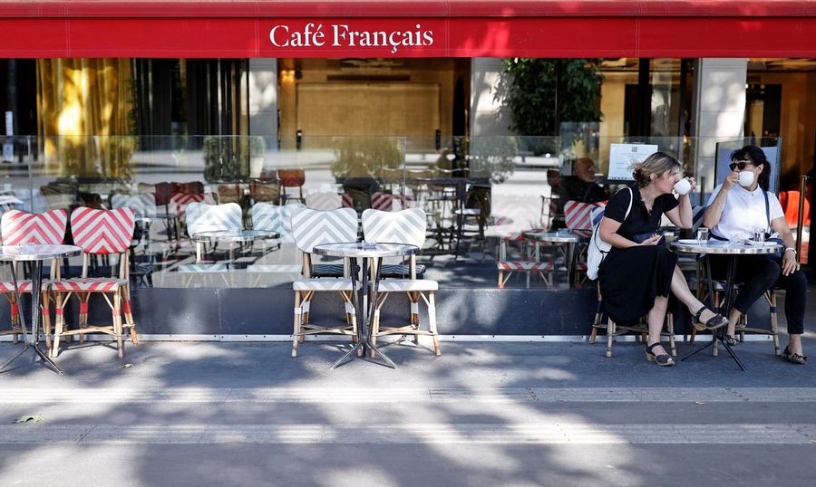 Center 2020 06 02t075407z 642112764 rc2v0h9ftcnl rtrmadp 3 health coronavirus france restaurants1