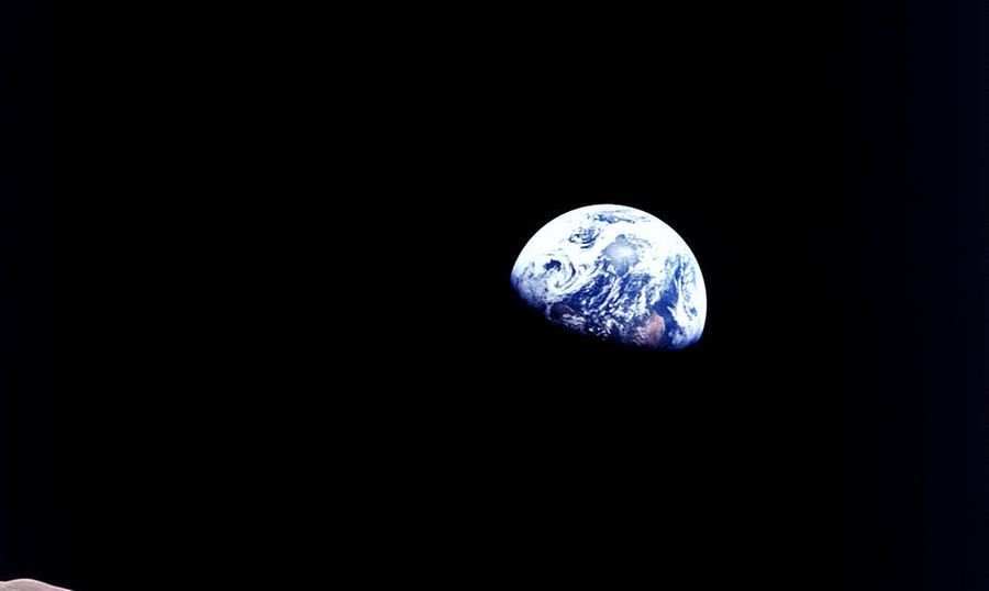 Center apollo08 earthrise