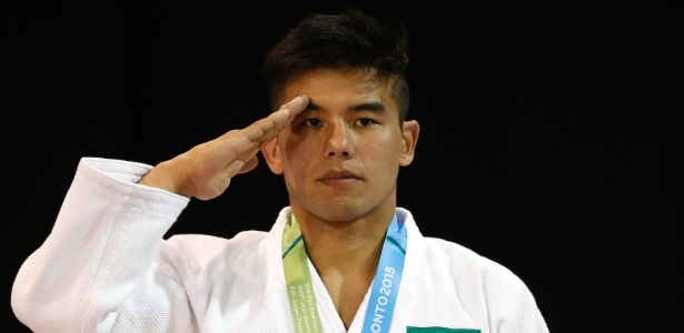 Judoca charles chibana presta continencia na conquista de medalha de ouro na categoria ate 66 kg 1436962022693 615x300