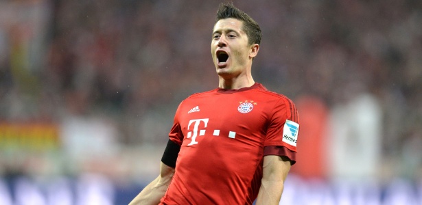 Lewandowski comemora apos marcar na goleada do bayern de munique sobre o wolfsburg 1442950106235 615x300