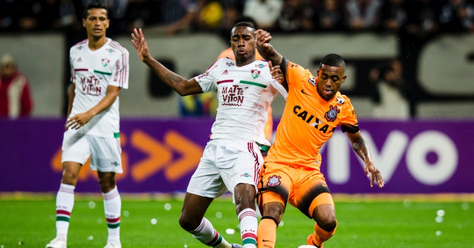 Malcom e gerson disputam bola no confronto entre corinthians e fluminense 1441245272216 956x500