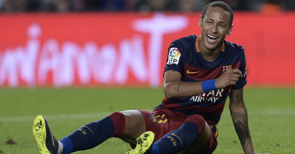 Neymar sorri apos sofrer falta na partida contra o rayo vallecano 1445115098753 956x500