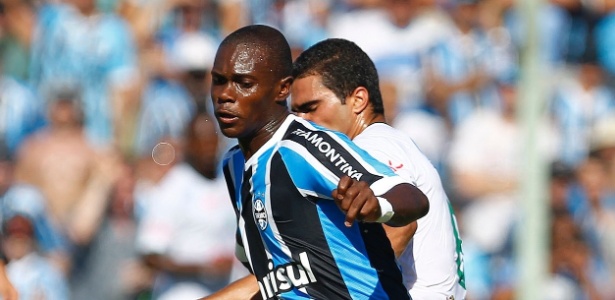 Garoto lincoln faz o drible durante jogo avenida x gremio pelo gauchao 1423427688803 615x300