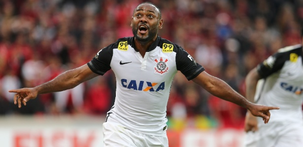 Vagner love do corinthians comemora apos marcar o seu segundo gol durante partida contra o atletico pr pelo brasileirao 1445197627083 615x300