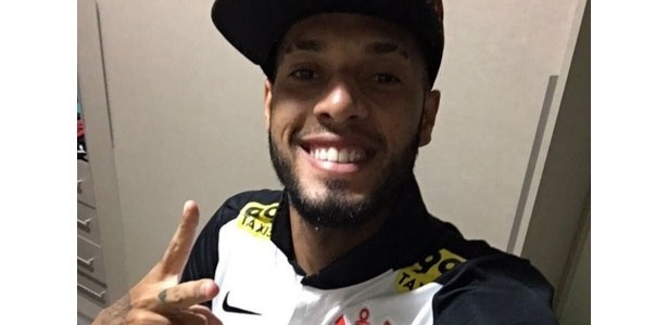 Paulinho com a camisa do corinthians 1450626440903 615x300