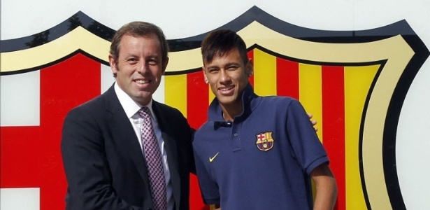 Presidente do barcelona sandro rosell sauda neymar na chegada do craque ao time catalao 1386585172854 615x300