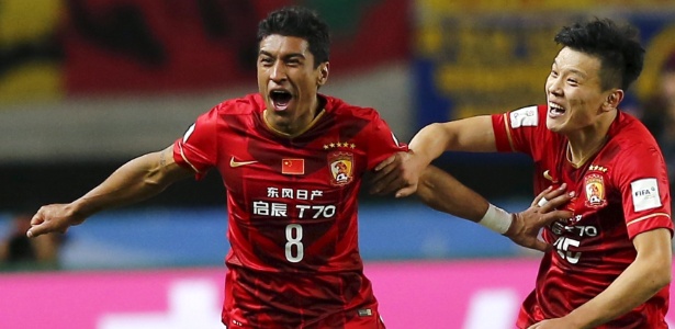 13dez2015 paulinho comemora muito apos marcar nos acrescimos o gol que levou o guangzhou evergrande as semifinais do mundial de clubes 1449999928499 615x300