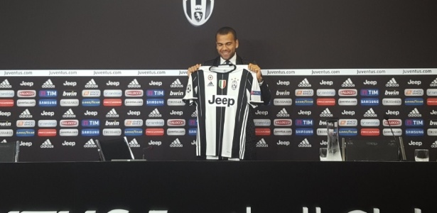 Daniel alves e apresentado na juve 1467105444546 615x300