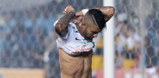 Gabigol comemora gol do santos sobre o palmeiras 1448503042999 615x300