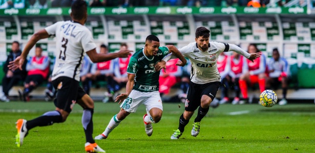 Gabriel jesus disputa jogada com felipe na partida entre palmeiras e corinthians pelo campeonato brasileiro 1465761054885 615x300