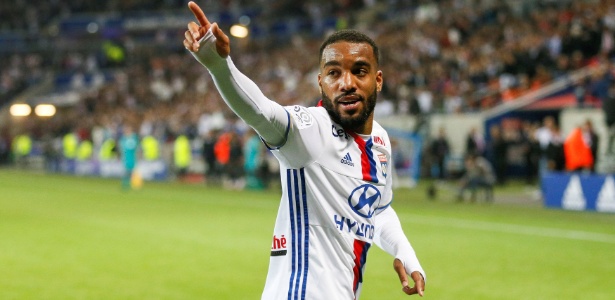 Lacazette esta sendo cobicado por diversos clubes europeus 1464784173078 615x300