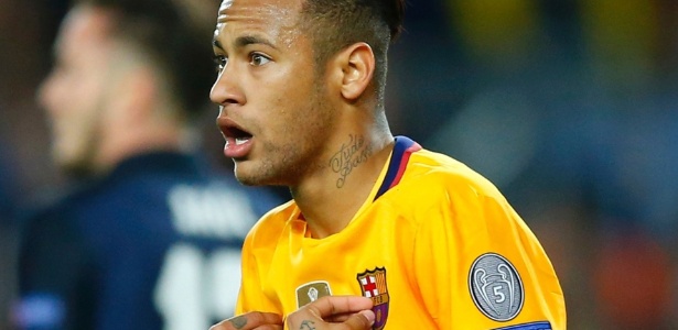 Neymar demonstra surpresa durante a partida entre barcelona e atletico de madrid pela liga dos campeoes 1463085445711 615x300