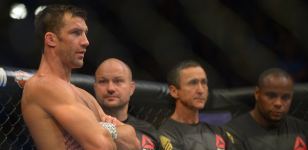 Rockhold decepcionado com derrota sofrida para bisping 1465145973609 615x300