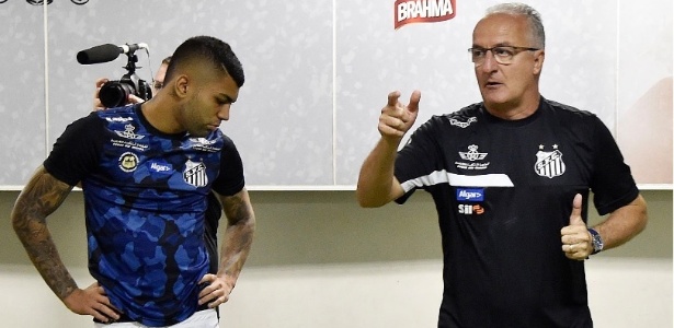 Dorival fala e gabigol escuta durante prelecao do jogo do santos 1472393811625 615x300