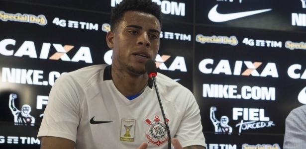 Gustavo foi apresentado como novo reforco do clube 1472919080162 615x300