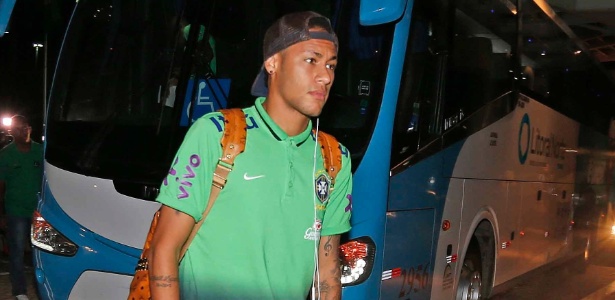 Neymar chega com a delegacao da selecao brasileira a salvador 1447546059204 615x300