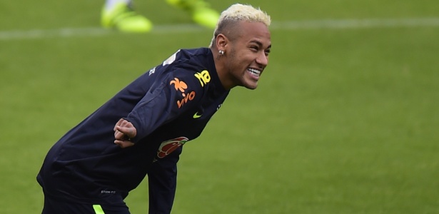 Neymar sorri durante treino da selecao brasileira 1473047902388 615x300