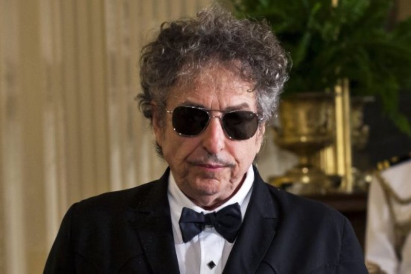 Bob dylan nobel prize literature 2