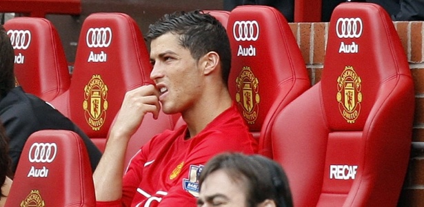 Cristiano ronaldo saiu insatisfeito de campo apos ser substituido por ferguson em 2009 no manchester united 1474927451229 615x300