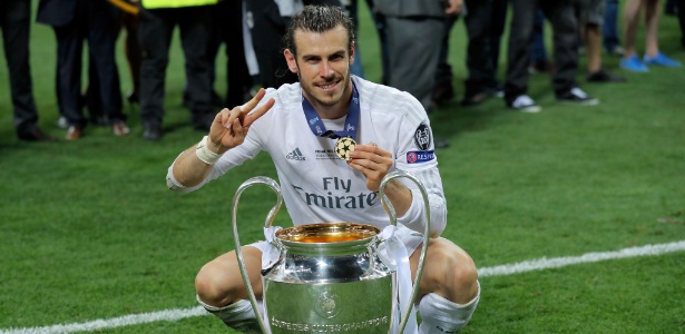 Gareth bale posa com a taca da liga dos campeoes apos o titulo do real madrid 1464481146758 615x300