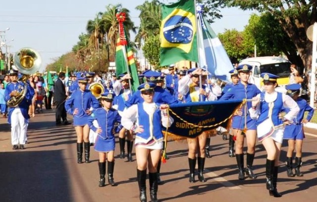 Banda em desfile 800x445