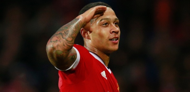 Memphis depay comemora gol marcado pelo manchester united sobre o club brugge 1439929714411 615x300