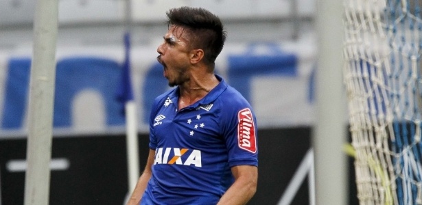 Willian comemora gol do cruzeiro diante do fluminense 1478463068548 615x300