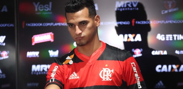 Miguel trauco foi apresentado pelo flamengo no segundo dia da pre temporada 1484230937768 615x300