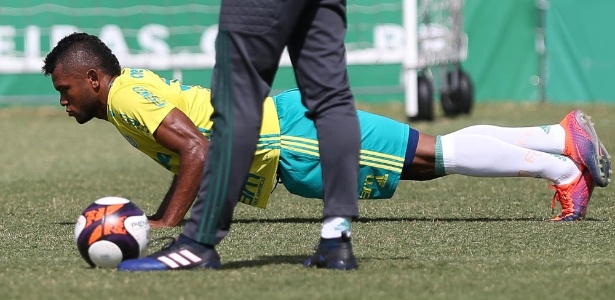 O atacante borja em treino do palmeiras 1487885230675 615x300