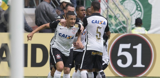 Guilherme arana celebra o gol contra o palmeiras em 2015 de volta ao derbi 1487686240085 615x300
