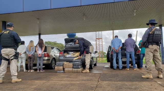 Prf apreende 474kg de maconha e prende 6 pessoas envolvidas no transporte 3 e1540472771937